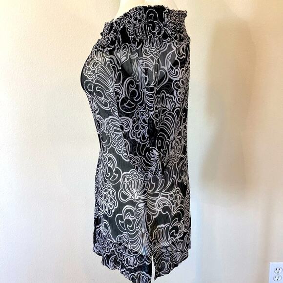 WHBM off the shoulder blouse top small foral black and white - Picture 4 of 7